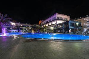 Bazén v ubytovaní Kn Hotel Matas Blancas - Solo Adultos alebo v jeho blízkosti