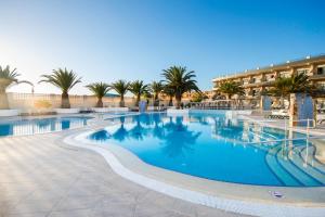 Bazén v ubytovaní Kn Hotel Matas Blancas - Solo Adultos alebo v jeho blízkosti