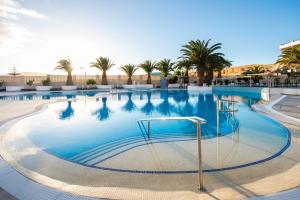 Bazén v ubytovaní Kn Hotel Matas Blancas - Solo Adultos alebo v jeho blízkosti