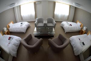 富士山中湖森普莱斯酒店的休息区