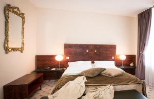 Postel nebo postele na pokoji v ubytování Hôtel & Restaurant Le Relais d'Aumale