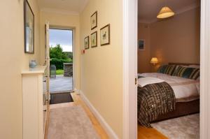 Postel nebo postele na pokoji v ubytování Apartment 263 - Clifden