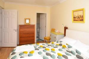 Postel nebo postele na pokoji v ubytování Apartment 263 - Clifden + 23 fotografií