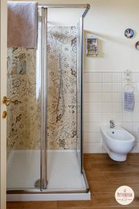 a bathroom with a shower and a sink at Il Pettirosso in Santarcangelo di Romagna