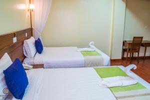 Postel nebo postele na pokoji v ubytování Eastmark Hotel