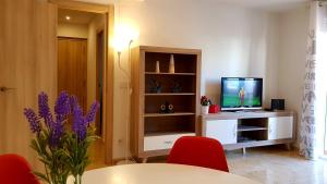 TV a/nebo společenská místnost v ubytování Marazul Lighthouse