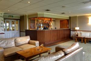 Lounge o bar area sa Garstang Country Hotel & Golf, Sure Hotel Collection