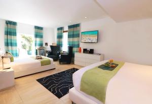 Gallery image of Chesterfield Hotel & Suites in Miami Beach