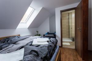 Una cama o camas en una habitación de Attic Rooms Tábor