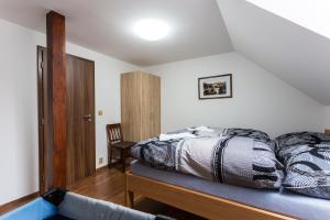 Una cama o camas en una habitación de Attic Rooms Tábor