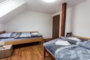 Una cama o camas en una habitación de Attic Rooms Tábor