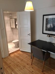 a bathroom with a black desk and a toilet at Stockholm Checkin Apartment Fridhemsplan in Stockholm