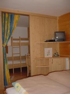Łóżko lub łóżka w pokoju w obiekcie Pension - Bauernhof