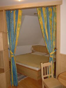 Łóżko lub łóżka w pokoju w obiekcie Pension - Bauernhof