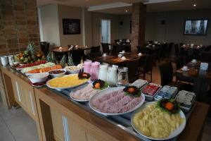 Comida no hotel ou em algum lugar perto