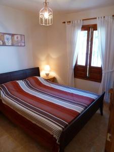 Postel nebo postele na pokoji v ubytování 1 Bed Traditional Holiday Rental Cottage Oasis Capistrano Nerja Spain