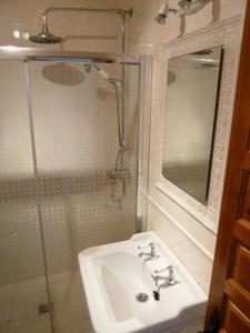 a bathroom with a sink and a shower and a mirror at 1 Bed Traditional Holiday Rental Cottage Oasis Capistrano Nerja Spain in Nerja