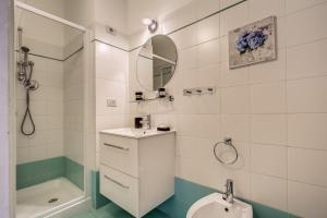 A bathroom at Vatican Miracle Suite