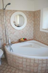 Koupelna v ubytování Les Amandiers