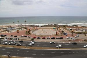 Uma vista do mar tirada do hotel