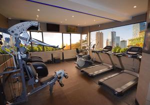 Das Fitnesscenter und/oder die Fitnesseinrichtungen in der Unterkunft qp Hotels Lima