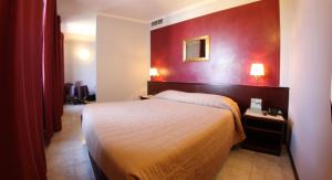 Postel nebo postele na pokoji v ubytování Hotel Forum