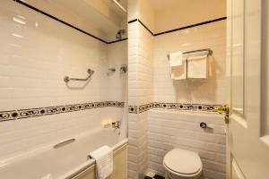 Vannituba majutusasutuses Blarney Castle Hotel +37 fotot