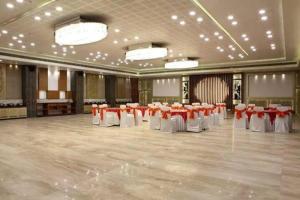 Restaurace v ubytování SilverCloud Hotel and Banquets