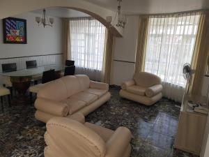 a living room with a couch and two chairs and a table at Le Prince Apart Tacna in Tacna