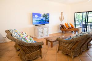 Gallery image of ABSOLUTE BEACHFRONT BLISS - NEWELL BEACH - 10 Metres to the Ocean in Newell Beach