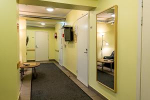 a hallway with a mirror and a room at Guesthouse Rehab in Tartu