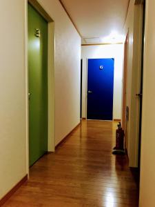 Foto da galeria de Guesthouse LuLuLu 無料朝食&夕食ｶﾚｰ 街まで電車8分 ﾛｰｿﾝ隣 em Kochi