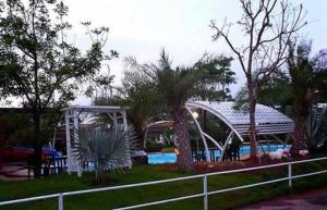 Bazén v ubytování Tararin Resort nebo v jeho okolí