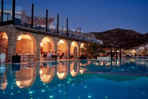 Majoituspaikassa Royal Myconian - Leading Hotels of the World tai sen lähellä sijaitseva uima-allas
