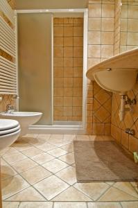 ヴェローナにあるCivico 95のバスルーム(洗面台、トイレ付)