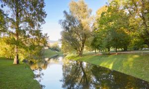 Peisaj natural din apropierea acestui aparthotel