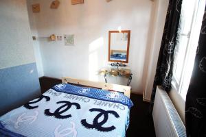 Katil atau katil-katil dalam bilik di Sheni Hostel