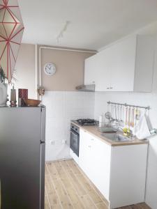 Kuchyňa alebo kuchynka v ubytovaní Brand new cosy apartment
