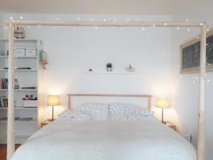Posteľ alebo postele v izbe v ubytovaní Brand new cosy apartment