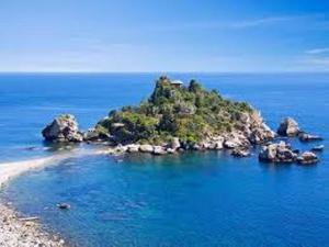 a small island in the middle of the ocean at casa Taormina in Letojanni