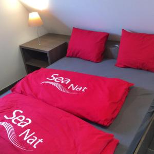 Postel nebo postele na pokoji v ubytování B&B wellness Sea Nat voor Naturisten