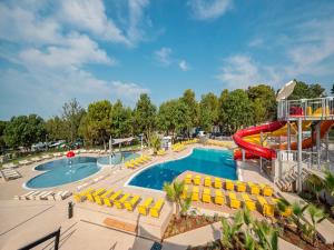 a large pool with a water slide at a resort at Easyatent Mobile home Lanterna in Poreč