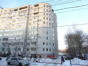 a white car parked in front of a large building at Inndays on 9 Maya in Tula