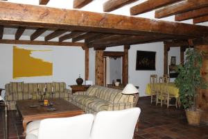 TV a/nebo společenská místnost v ubytování Exclusiva Casa Rustica + 32 fotografií
