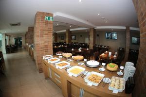 Comida no hotel ou em algum lugar perto