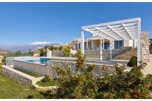 The swimming pool at or close to Elkysti Crete