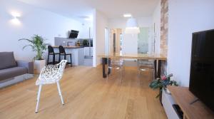 Kuchyň nebo kuchyňský kout v ubytování Luxury Apartment Kampanel