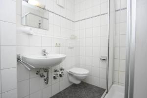 Ένα μπάνιο στο Villa Arosa Ostseetraum +51 φωτογραφίες