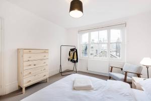 Ліжко або ліжка в номері Covent Garden Apartments - Netflix and Nespresso