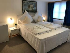 Ένα ή περισσότερα κρεβάτια σε δωμάτιο στο Eifelerhof hotel Monschau